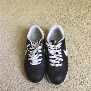 Nike Black/White Cortez Size 7